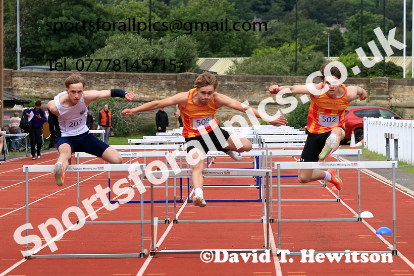 Hurdles, 2026 Northern Schools Inter Counties, Wentworth, Hexham. Photo: David T. Hewitson/Sports for All Pics